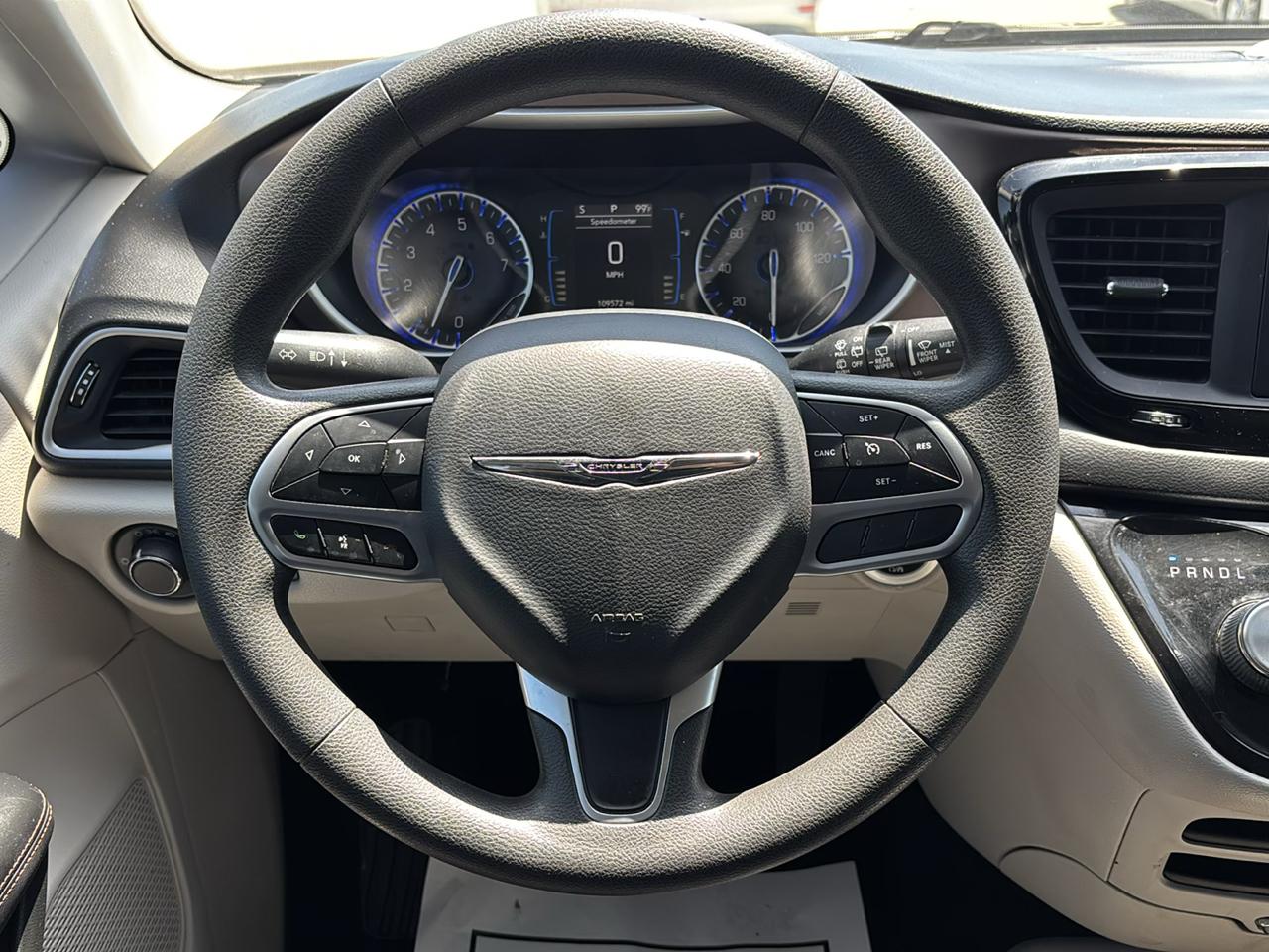 Chrysler Pacifica LX FWD 2017
