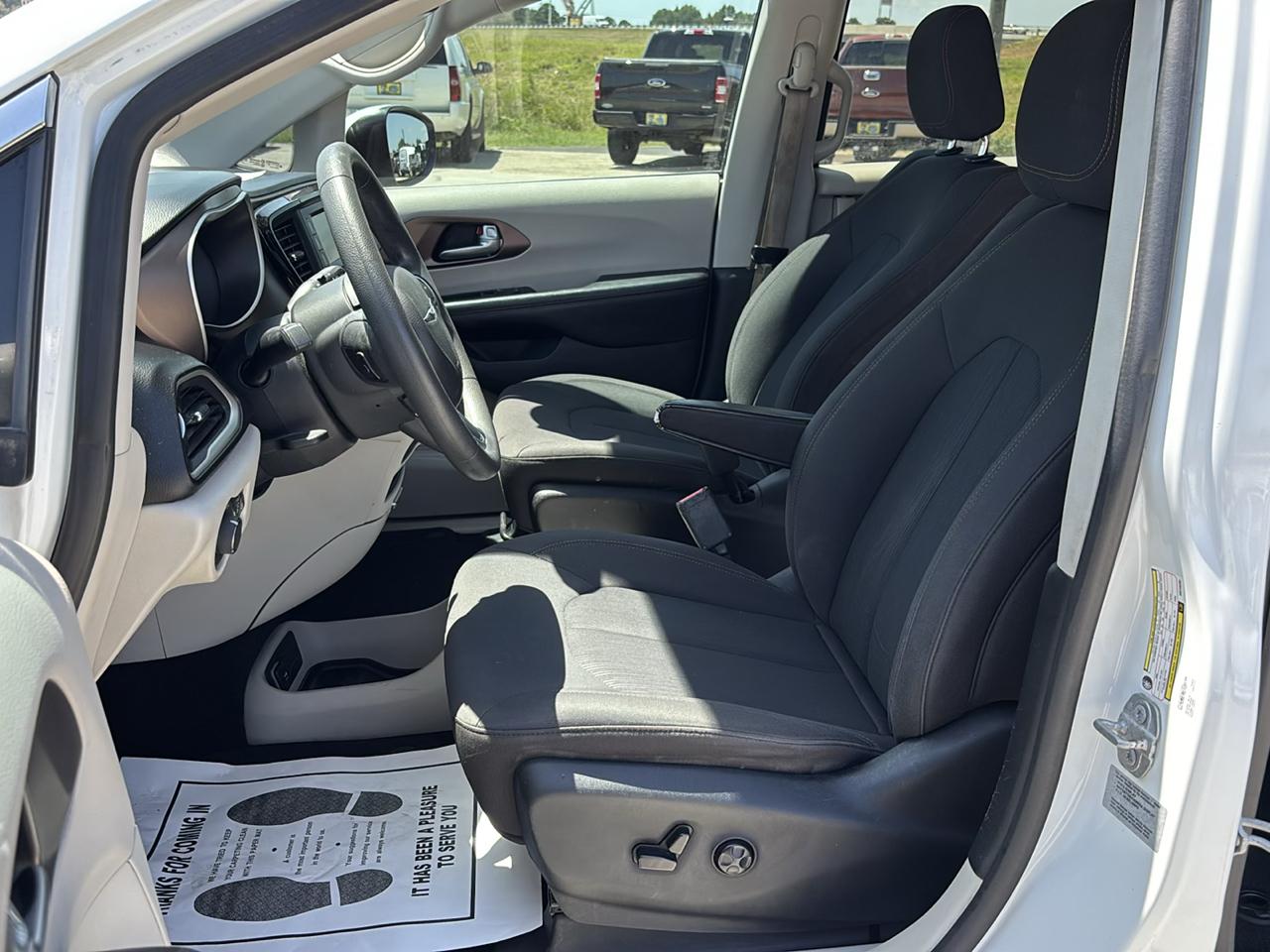 Chrysler Pacifica LX FWD 2017