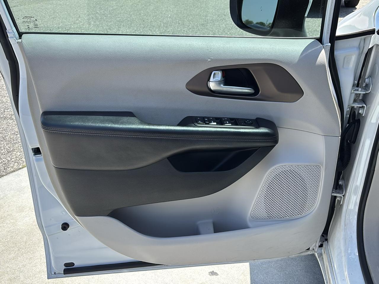 Chrysler Pacifica LX FWD 2017