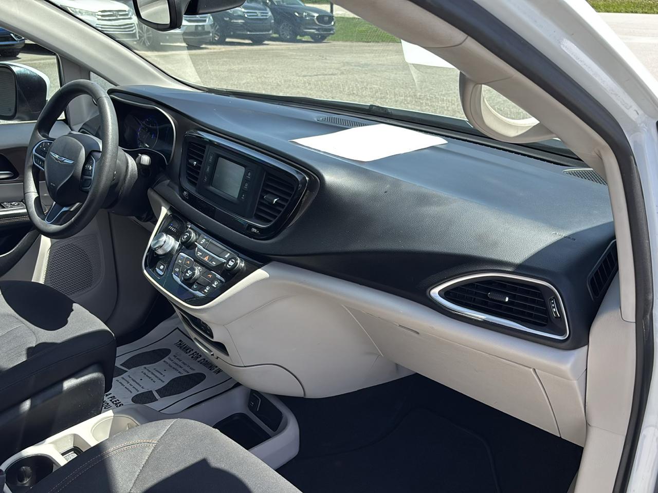 Chrysler Pacifica LX FWD 2017