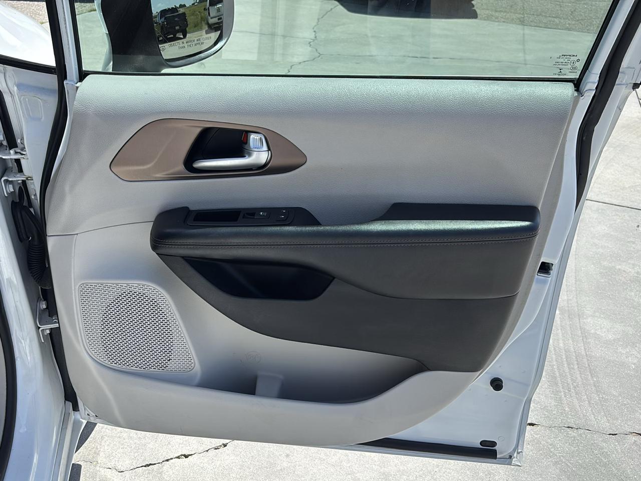 Chrysler Pacifica LX FWD 2017