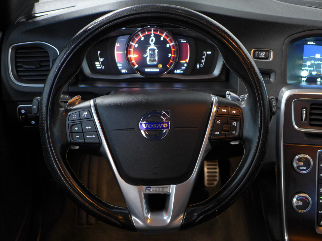 2017 Volvo V60 Platinum R-Design photo 14
