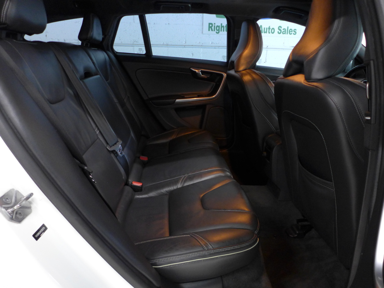 2017 Volvo V60 Platinum R-Design photo 46