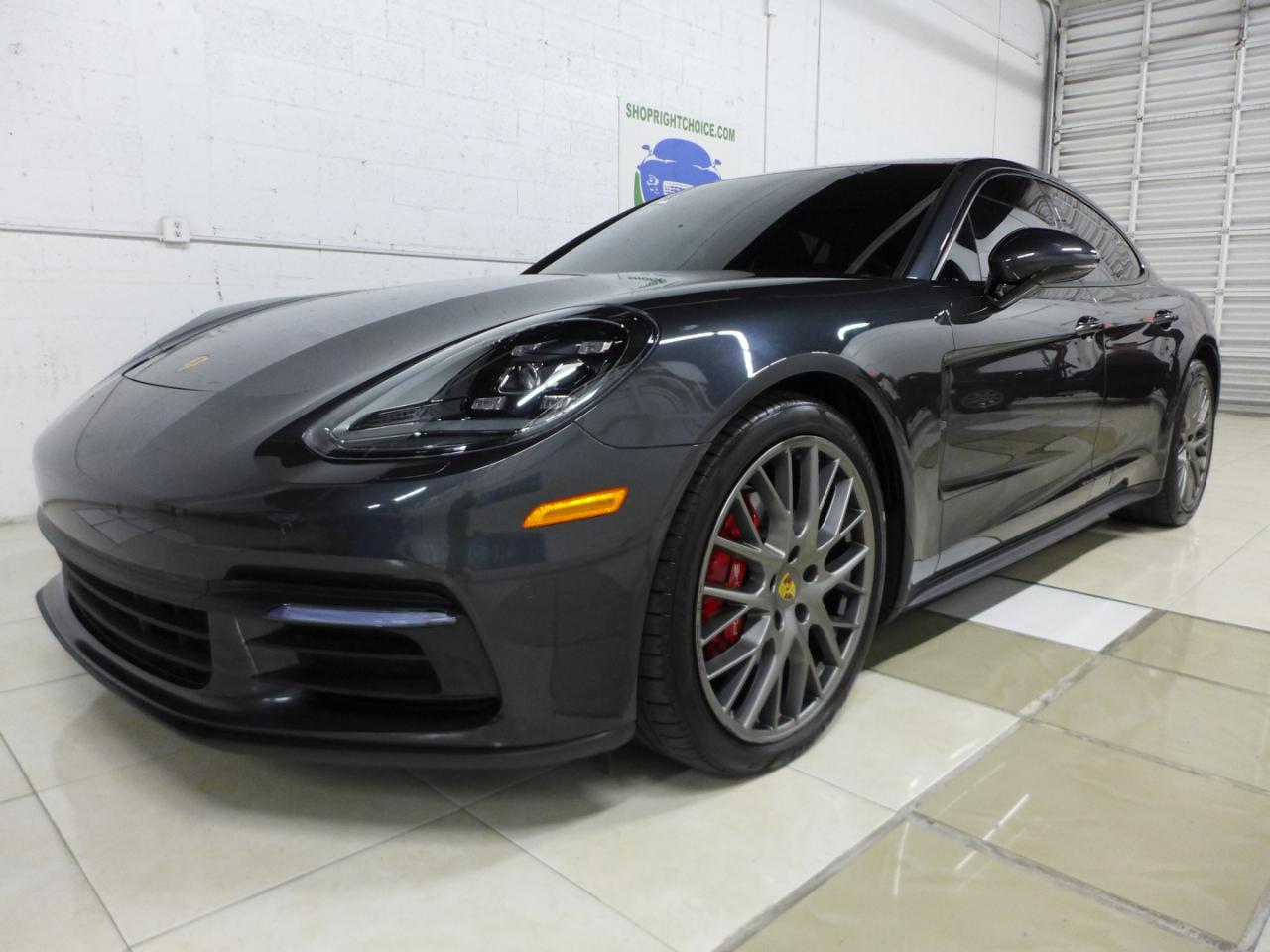 2018 Porsche Panamera Base 4 photo 2