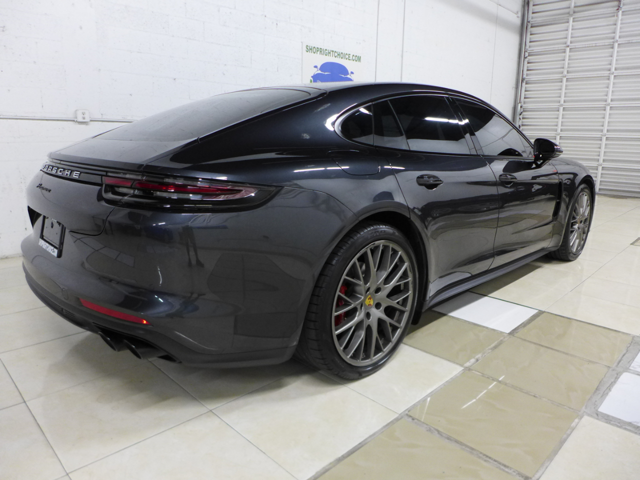 2018 Porsche Panamera Base 4 photo 4