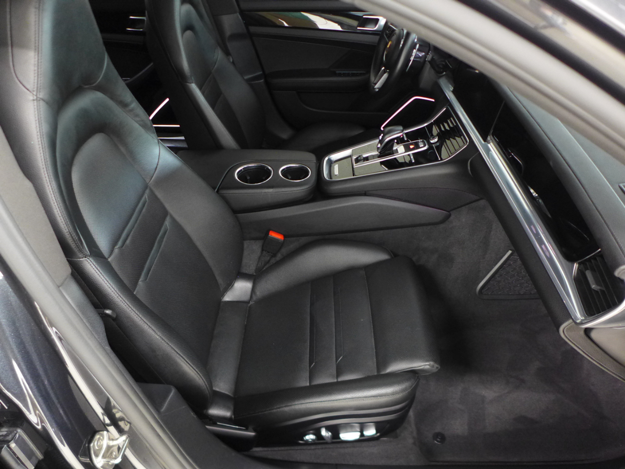 Porsche Panamera 4dr HB 2018