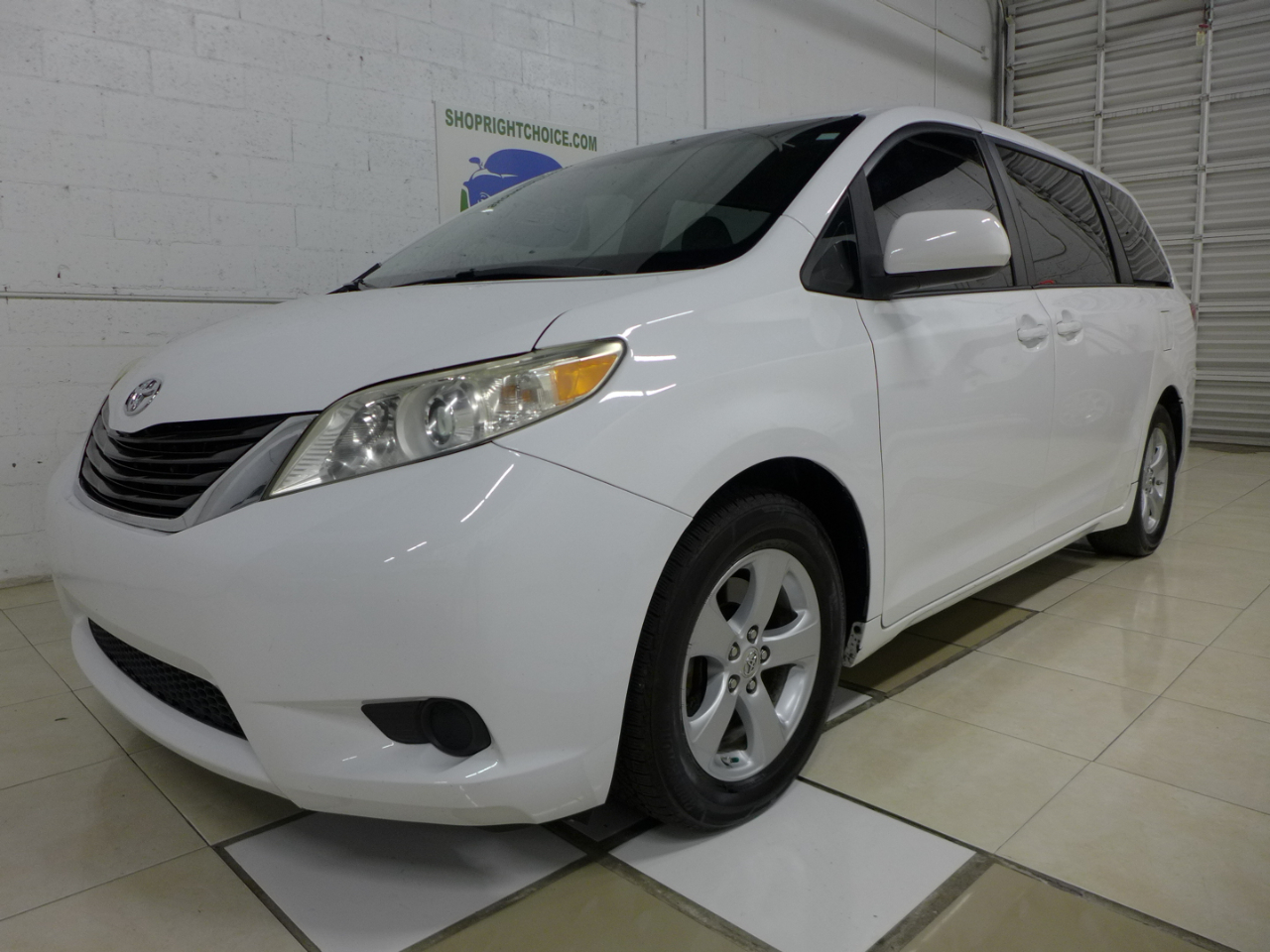 Toyota Sienna LE FWD 8-Passenger V6 2012