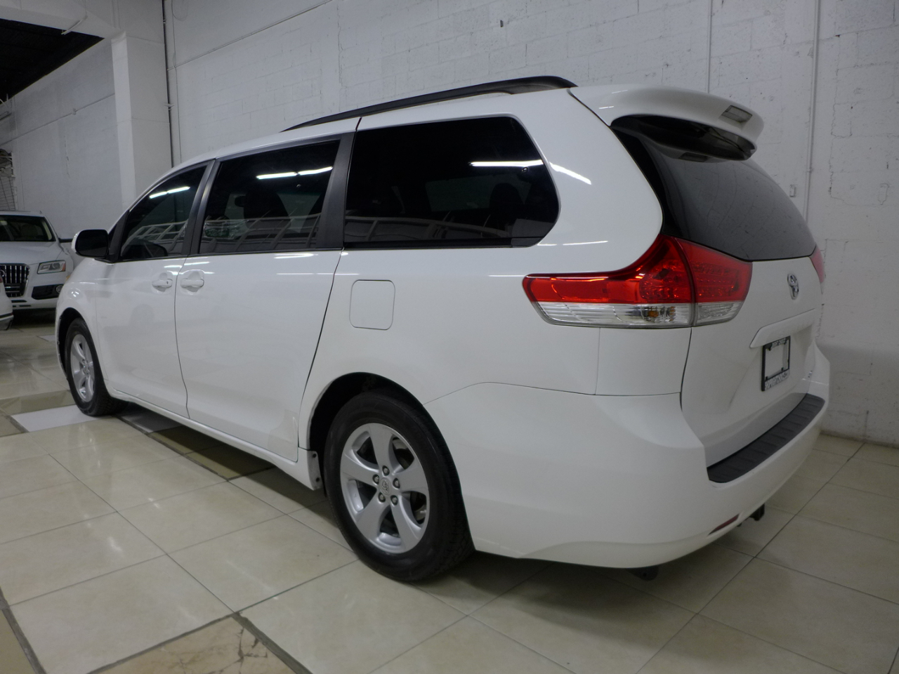 Toyota Sienna LE FWD 8-Passenger V6 2012