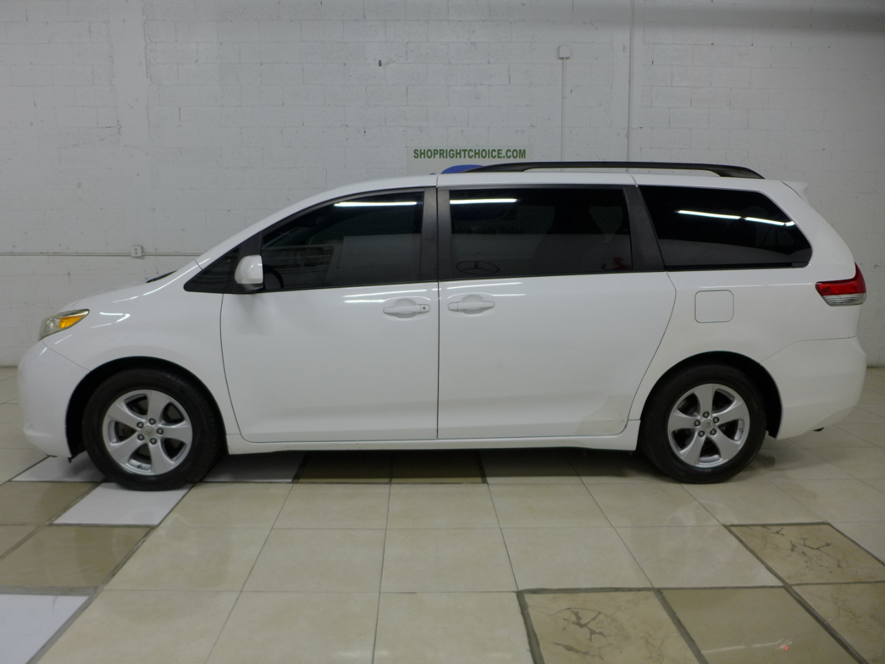 Toyota Sienna LE FWD 8-Passenger V6 2012