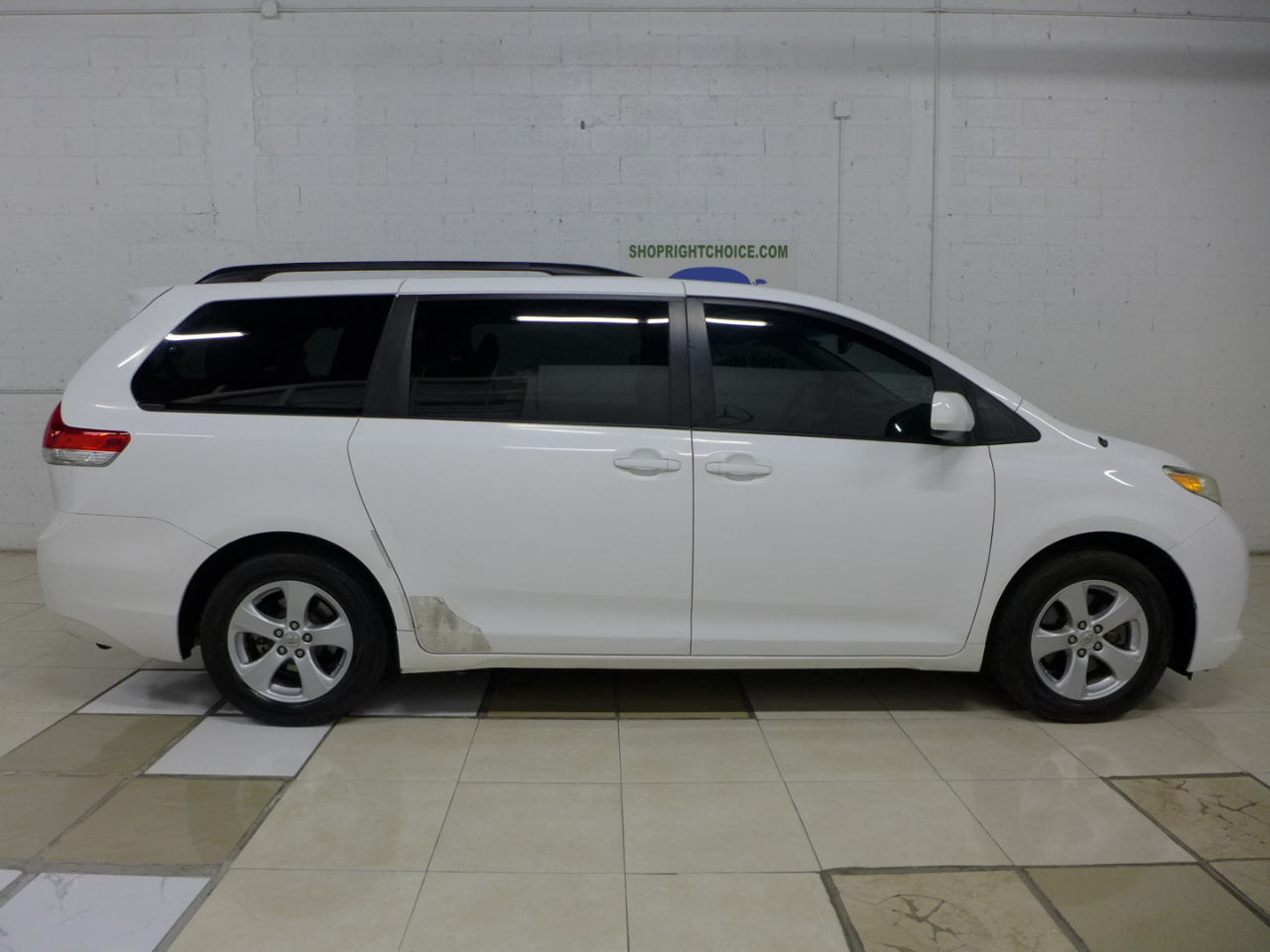 Toyota Sienna LE FWD 8-Passenger V6 2012