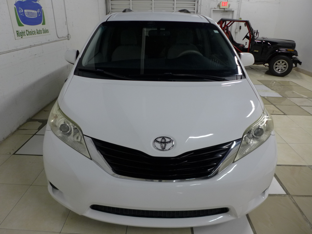 Toyota Sienna LE FWD 8-Passenger V6 2012