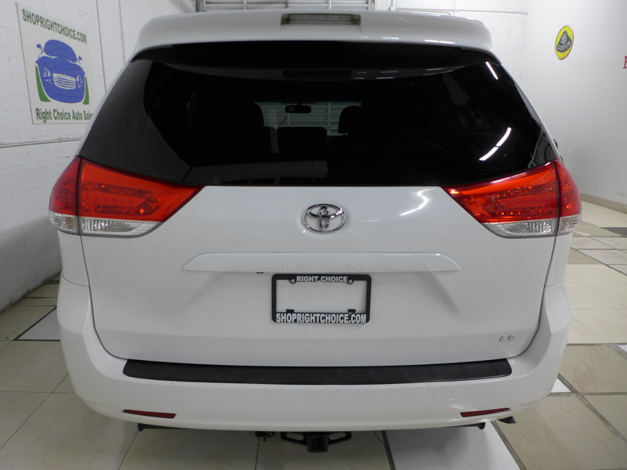 Toyota Sienna LE FWD 8-Passenger V6 2012