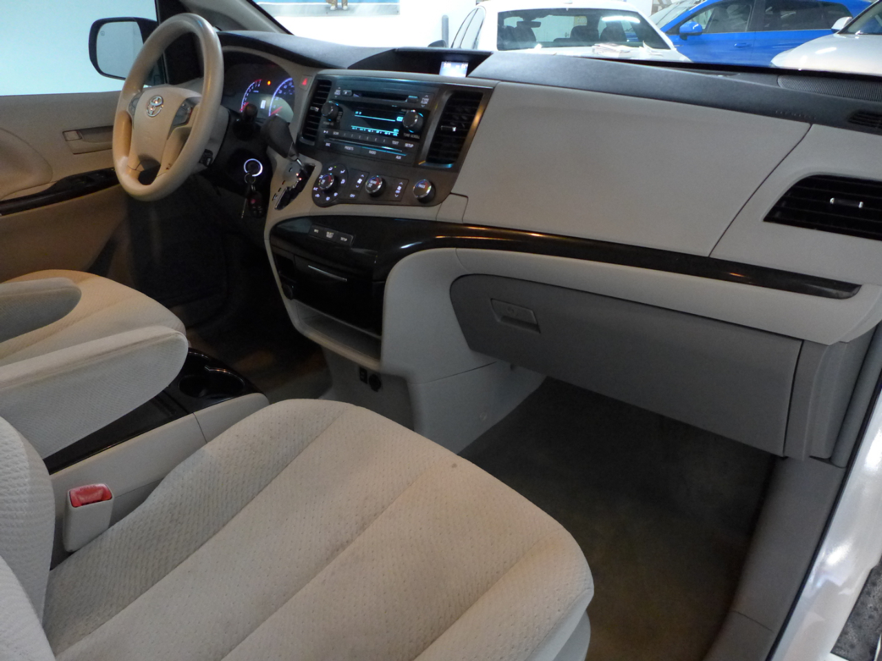 Toyota Sienna LE FWD 8-Passenger V6 2012