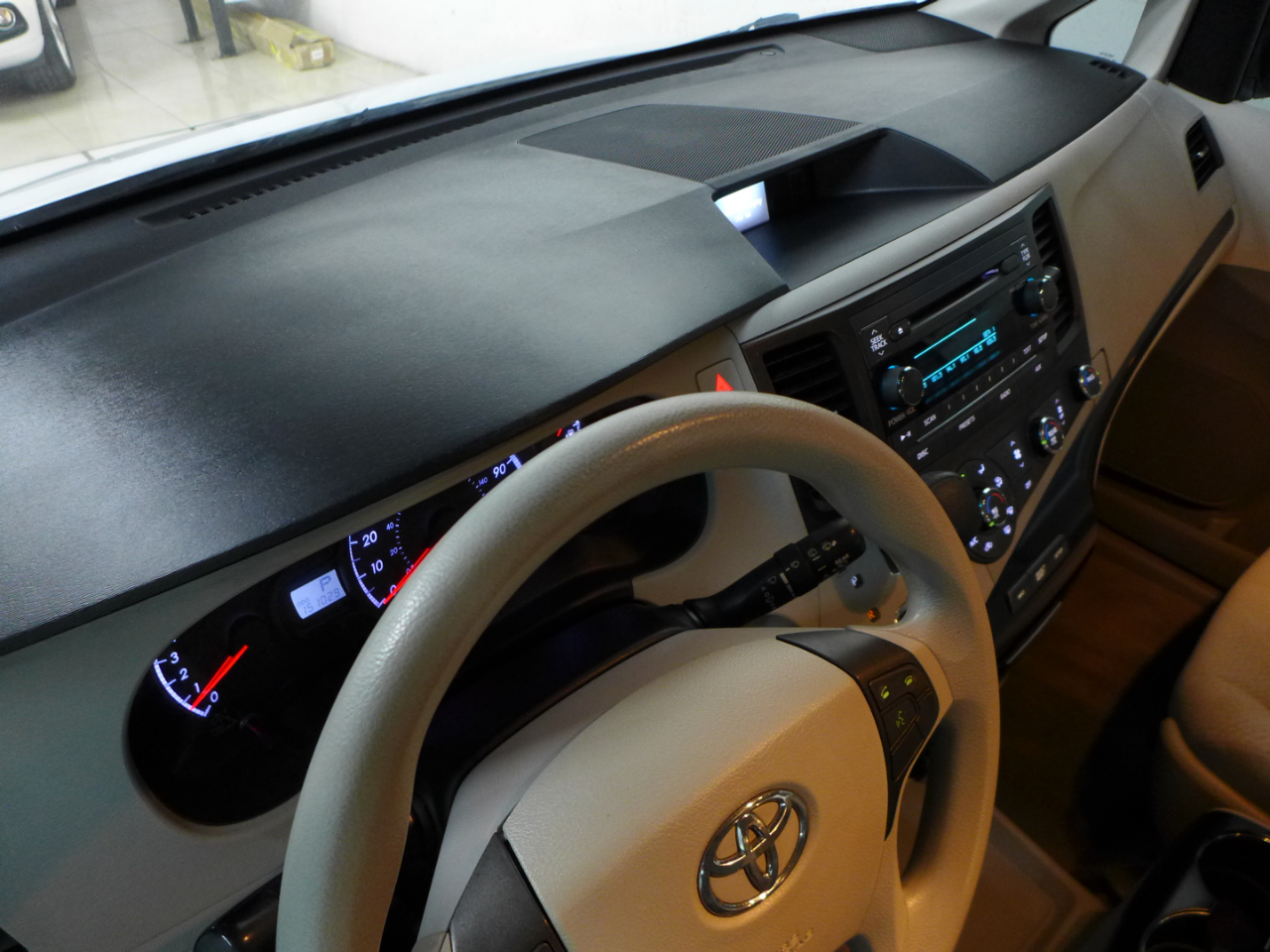 Toyota Sienna LE FWD 8-Passenger V6 2012