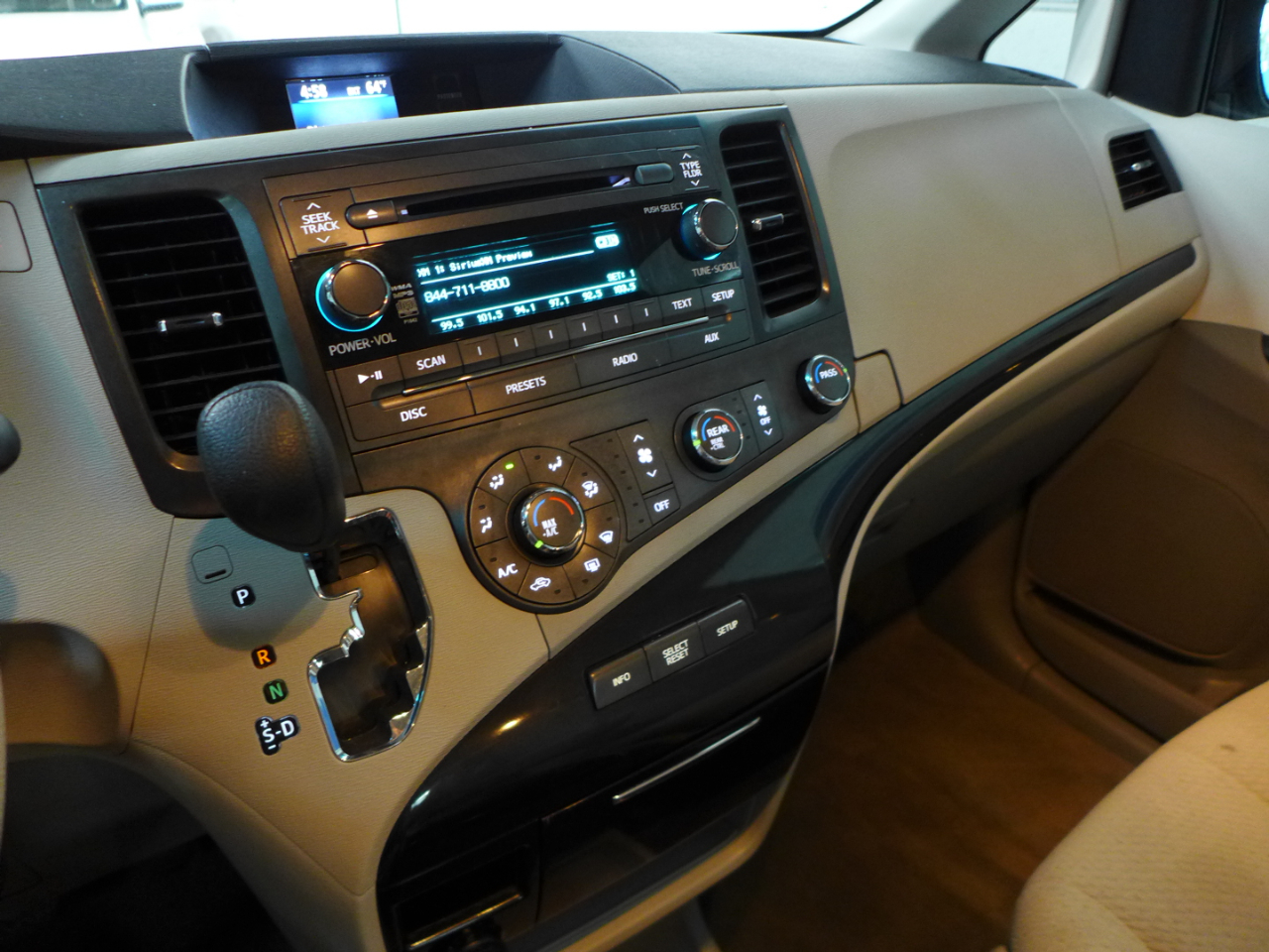 Toyota Sienna LE FWD 8-Passenger V6 2012