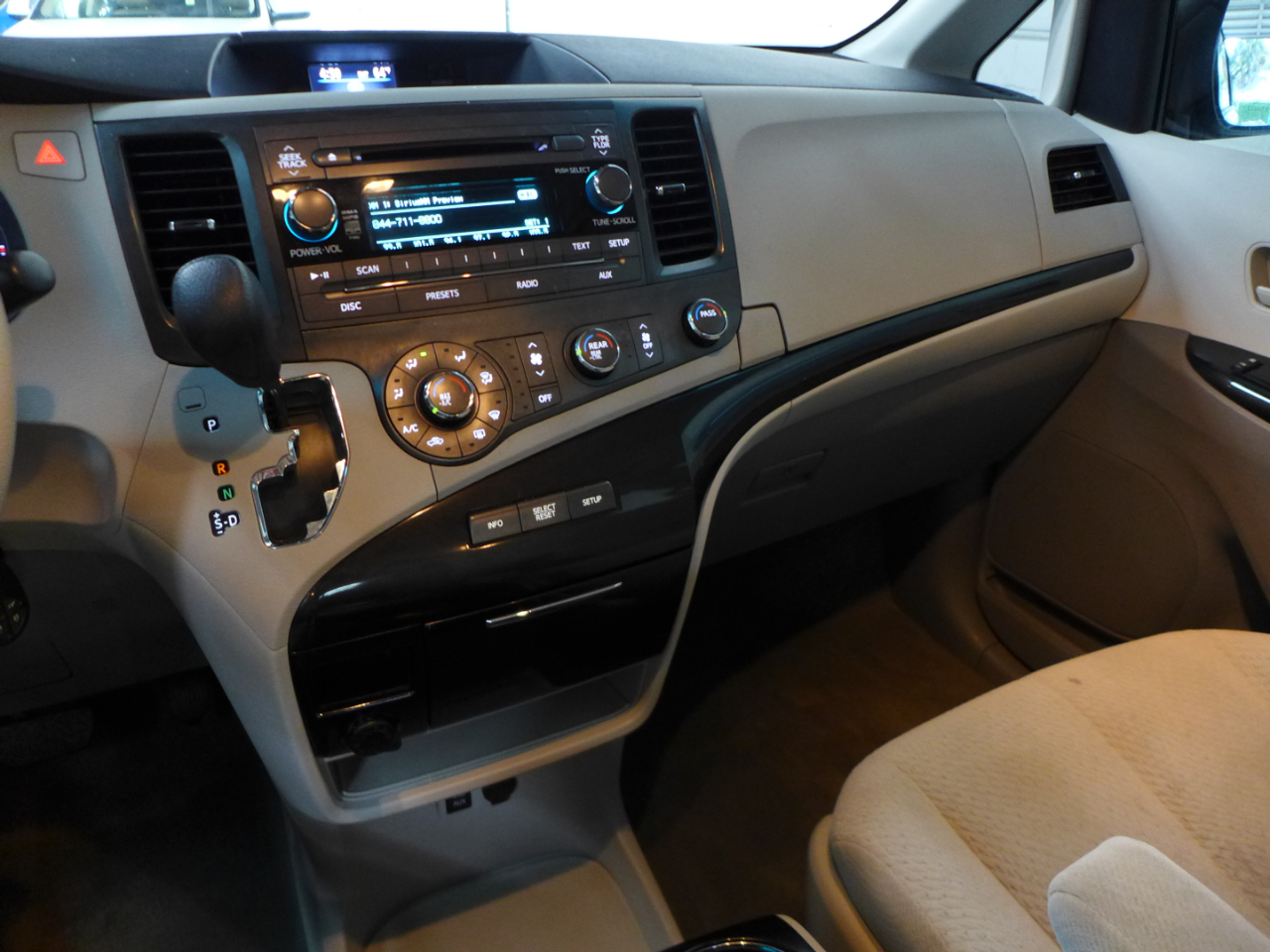 Toyota Sienna LE FWD 8-Passenger V6 2012