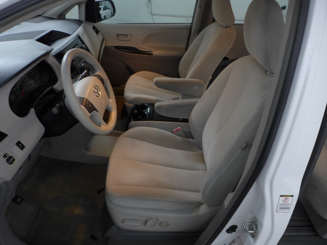 Toyota Sienna LE FWD 8-Passenger V6 2012