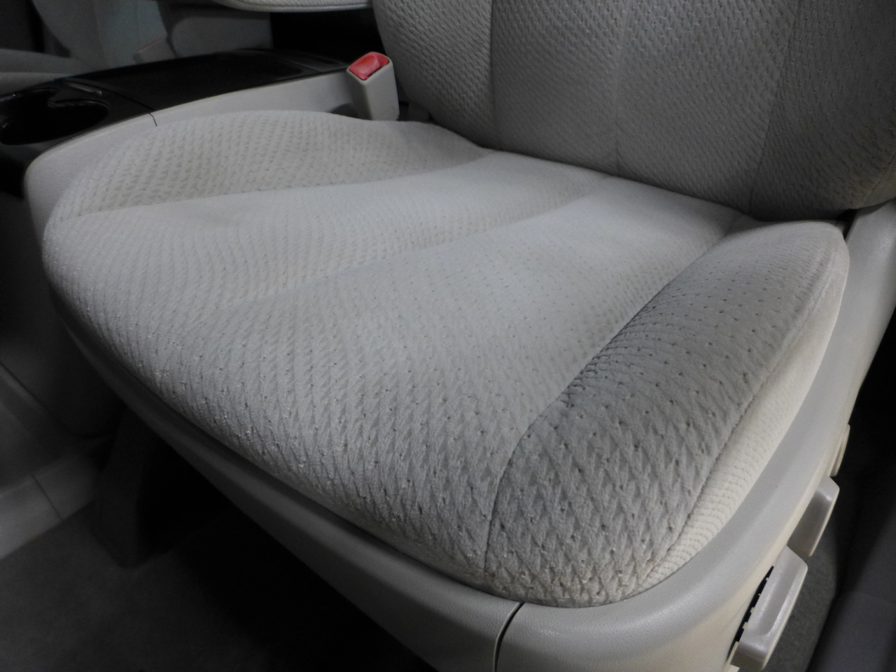 Toyota Sienna LE FWD 8-Passenger V6 2012