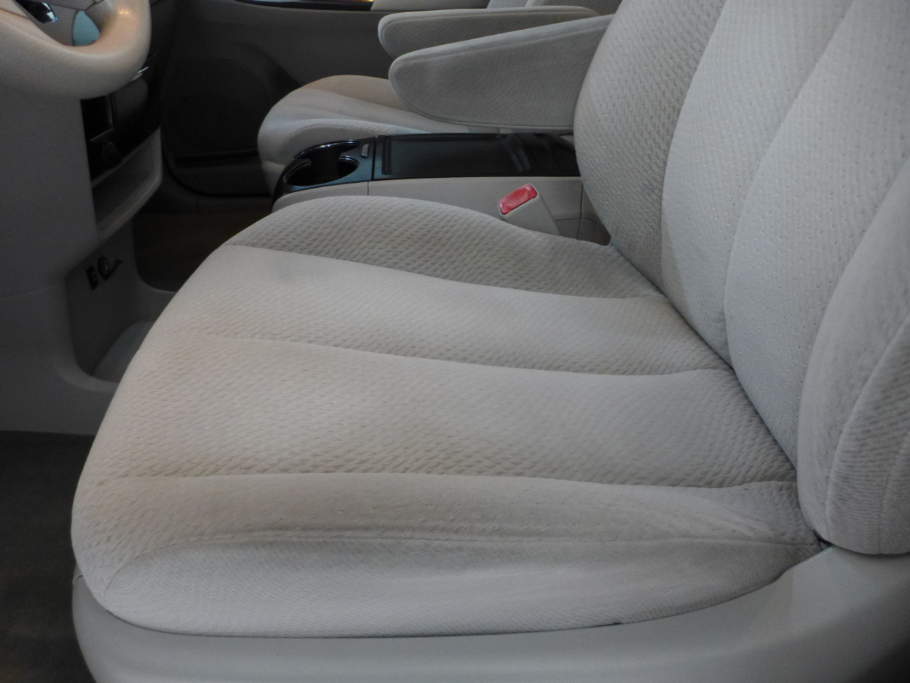 Toyota Sienna LE FWD 8-Passenger V6 2012