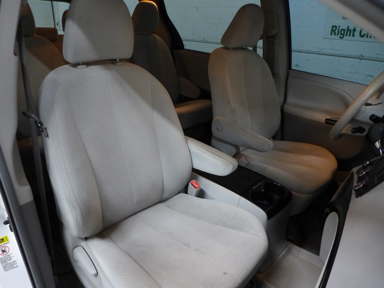 Toyota Sienna LE FWD 8-Passenger V6 2012