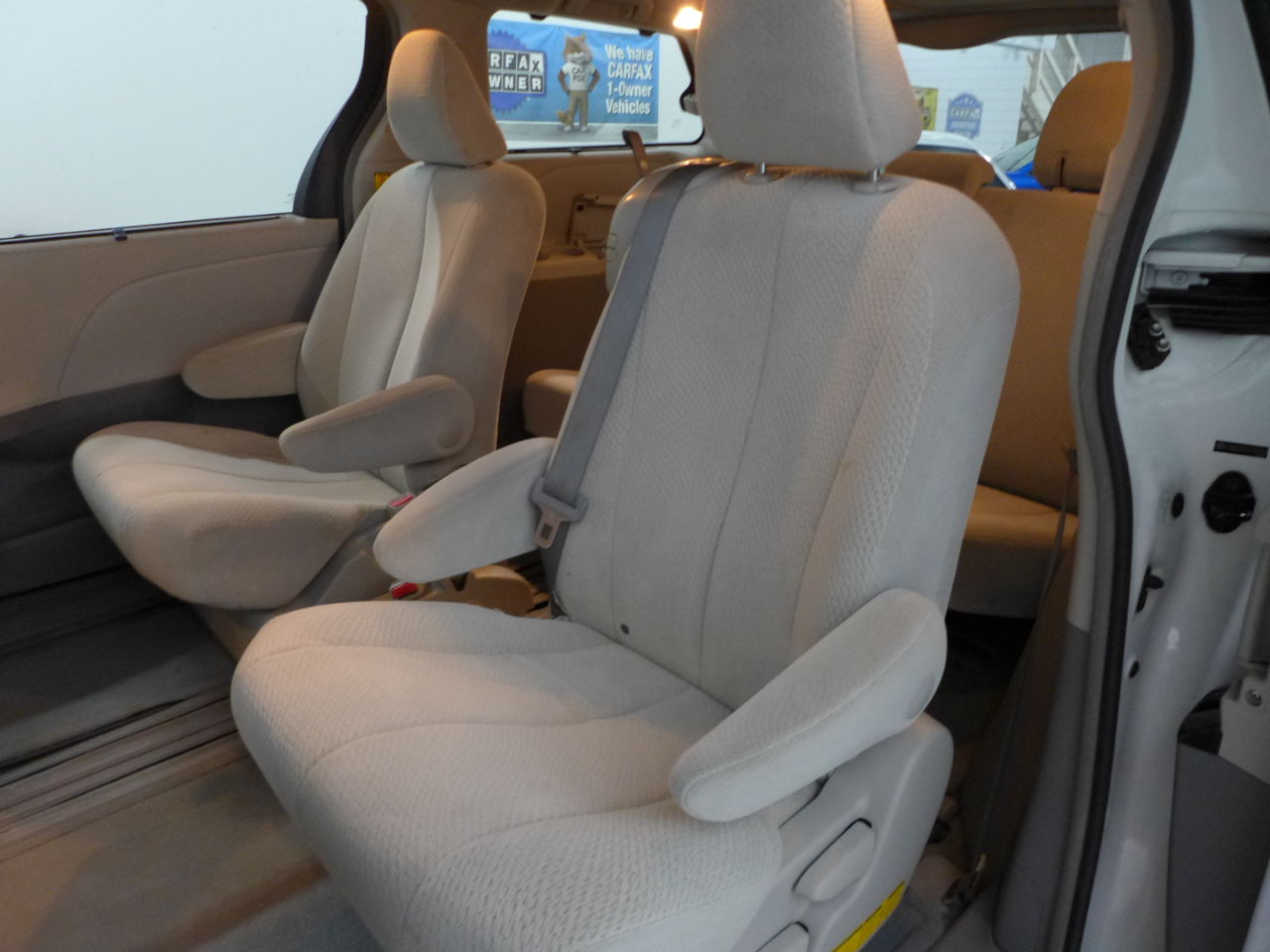 Toyota Sienna LE FWD 8-Passenger V6 2012