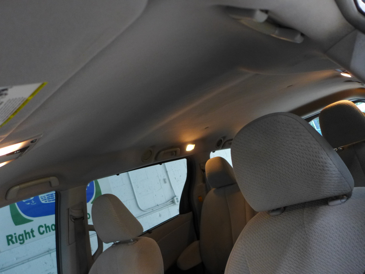 Toyota Sienna LE FWD 8-Passenger V6 2012