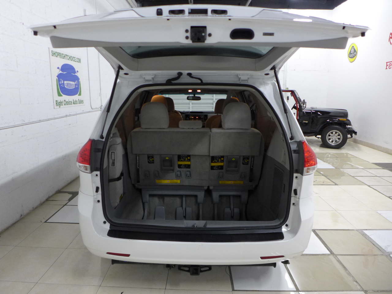 Toyota Sienna LE FWD 8-Passenger V6 2012