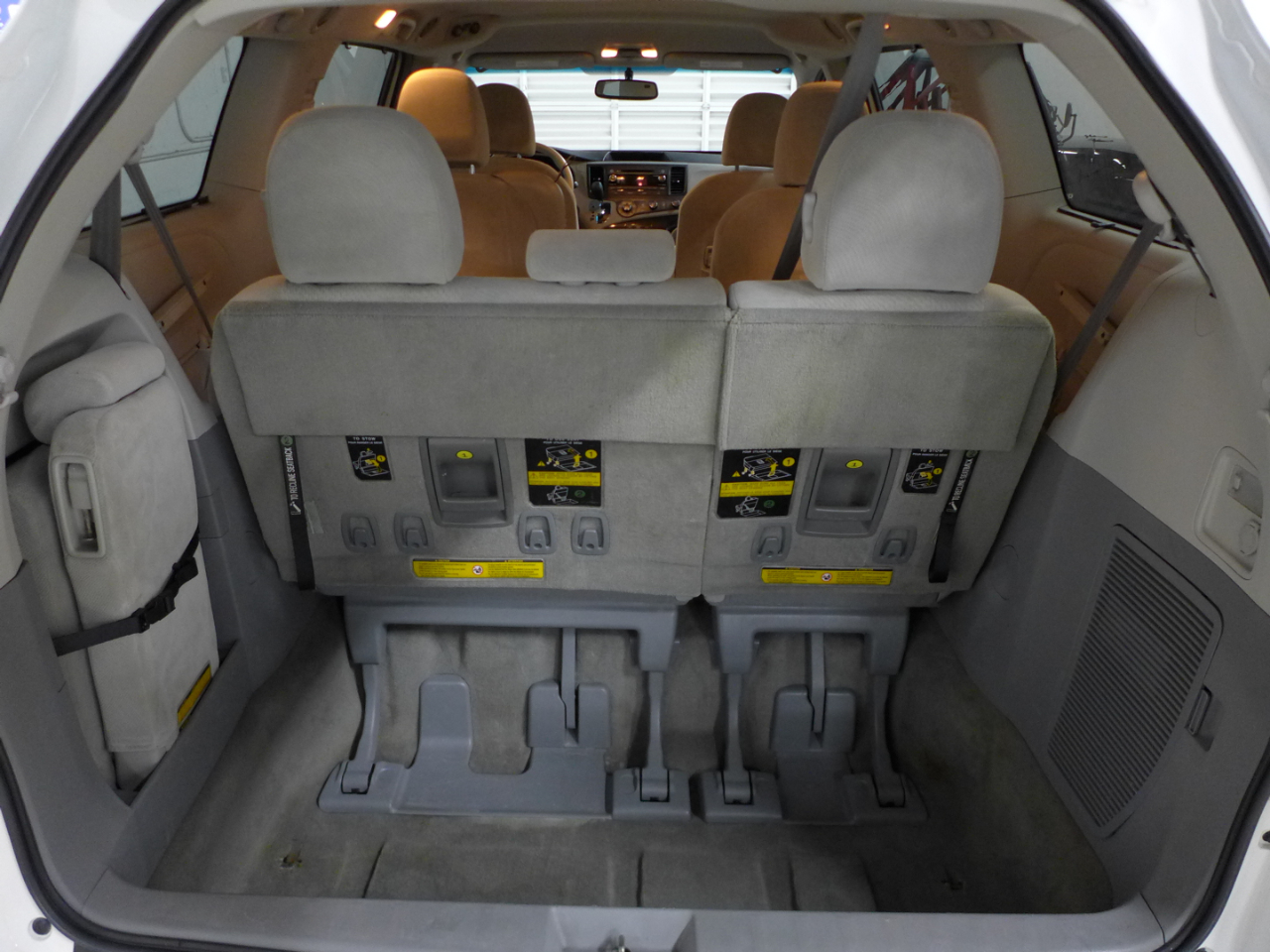 Toyota Sienna LE FWD 8-Passenger V6 2012