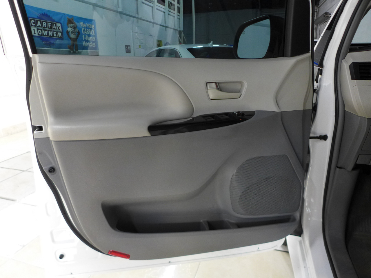 Toyota Sienna LE FWD 8-Passenger V6 2012