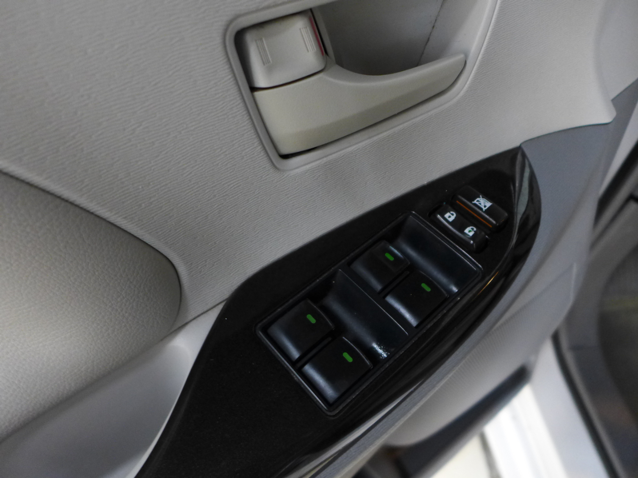 Toyota Sienna LE FWD 8-Passenger V6 2012