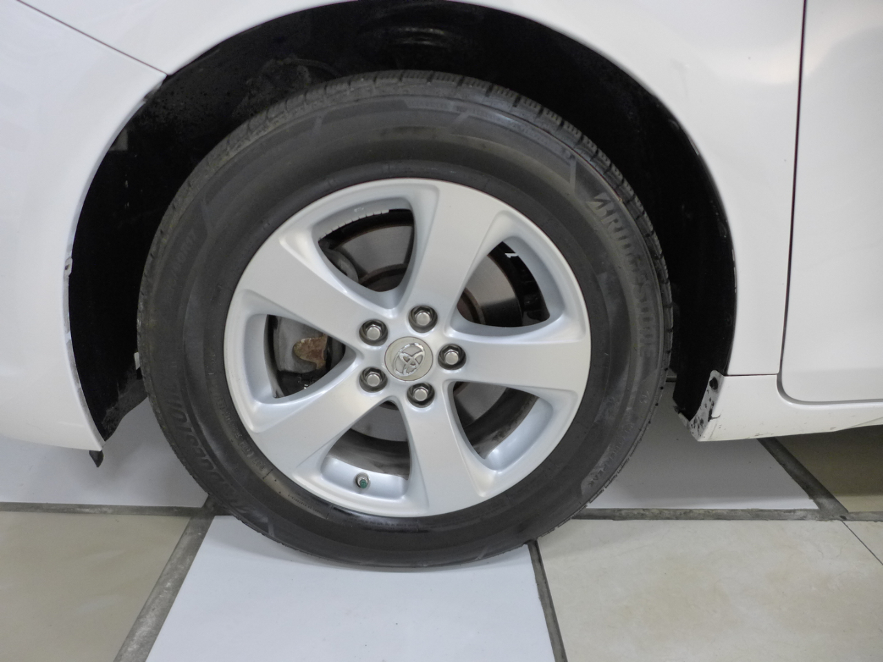 Toyota Sienna LE FWD 8-Passenger V6 2012