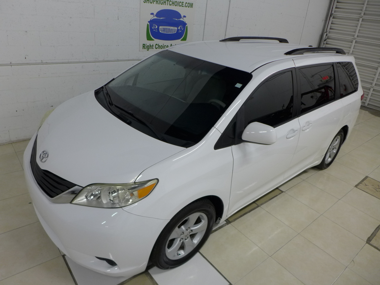 Toyota Sienna LE FWD 8-Passenger V6 2012