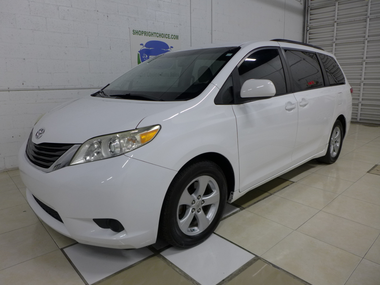 Toyota Sienna LE FWD 8-Passenger V6 2012