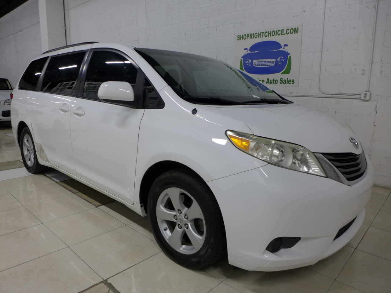Toyota Sienna LE FWD 8-Passenger V6 2012