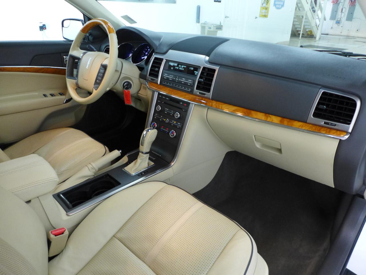 Lincoln MKZ FWD 2011