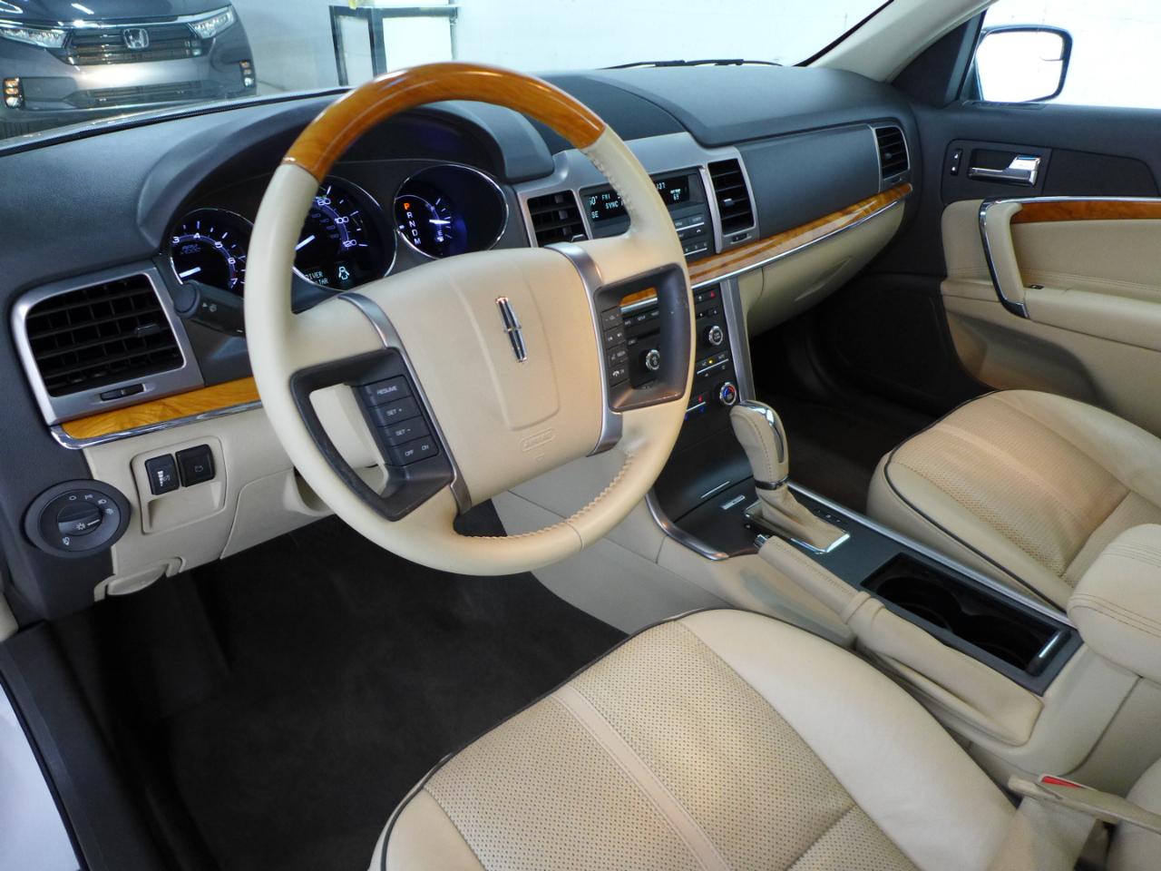 Lincoln MKZ FWD 2011