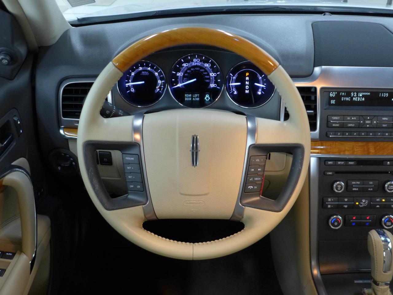 Lincoln MKZ FWD 2011