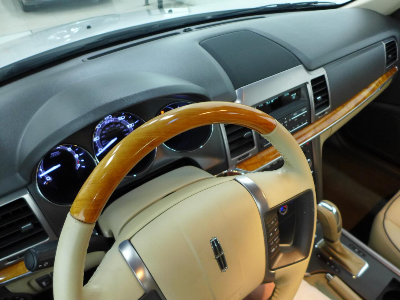 Lincoln MKZ FWD 2011