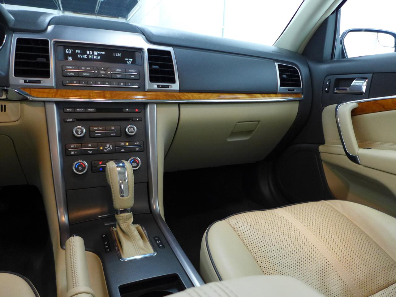 Lincoln MKZ FWD 2011