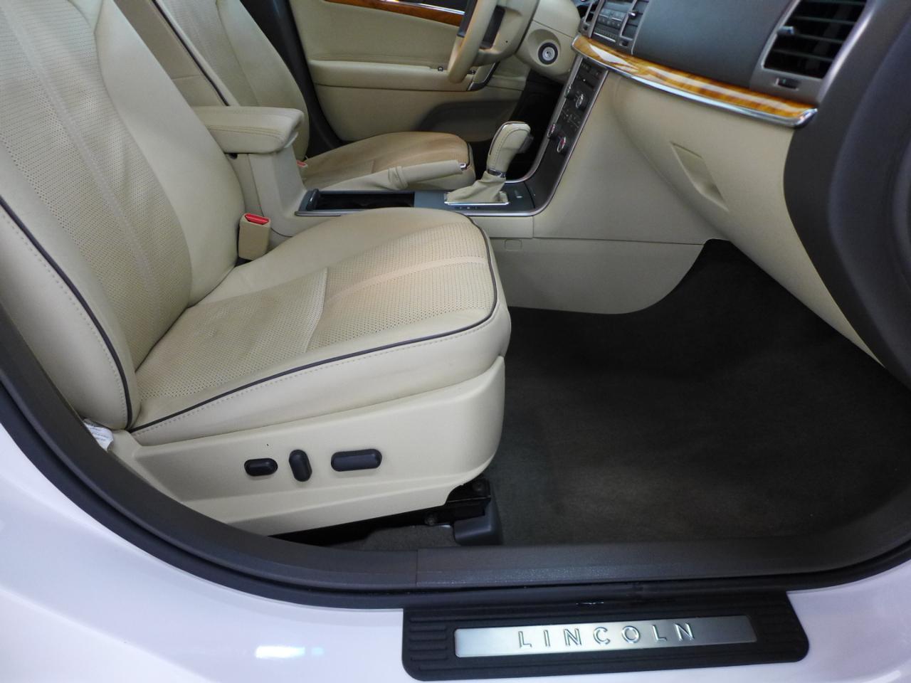 Lincoln MKZ FWD 2011