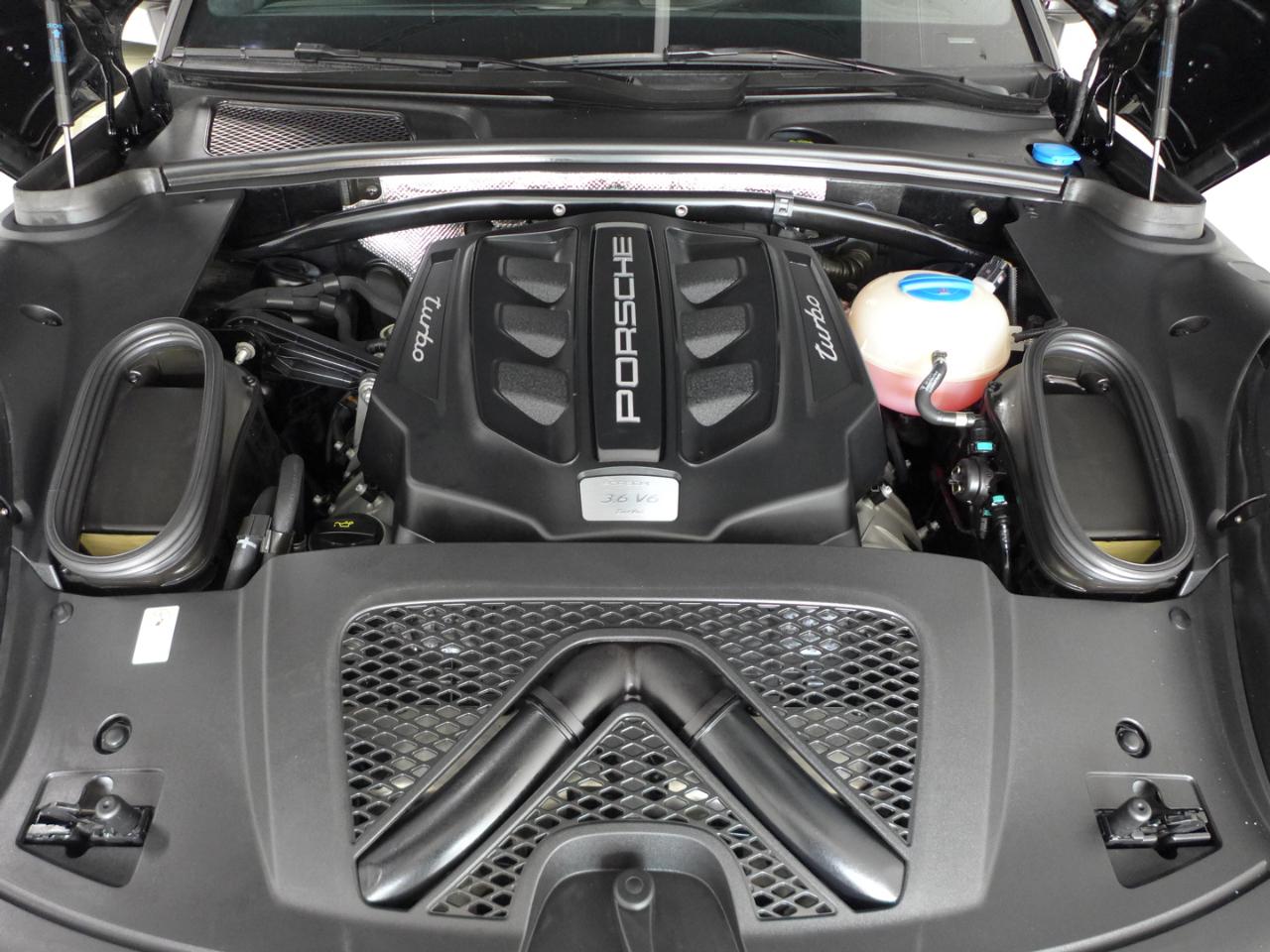 Porsche Macan Turbo 2017