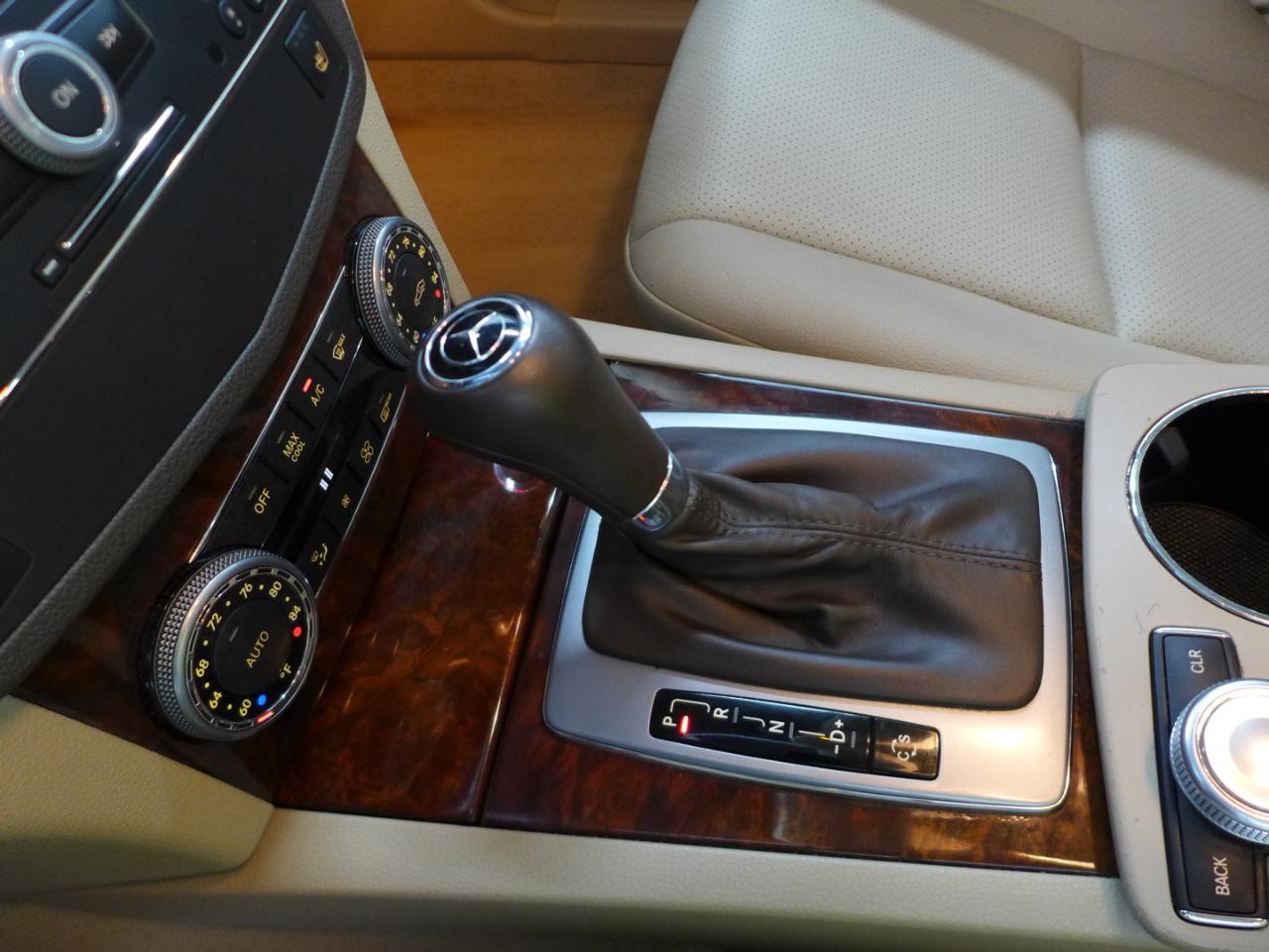 Mercedes-Benz C-Class C300 4MATIC Luxury Sedan 2009