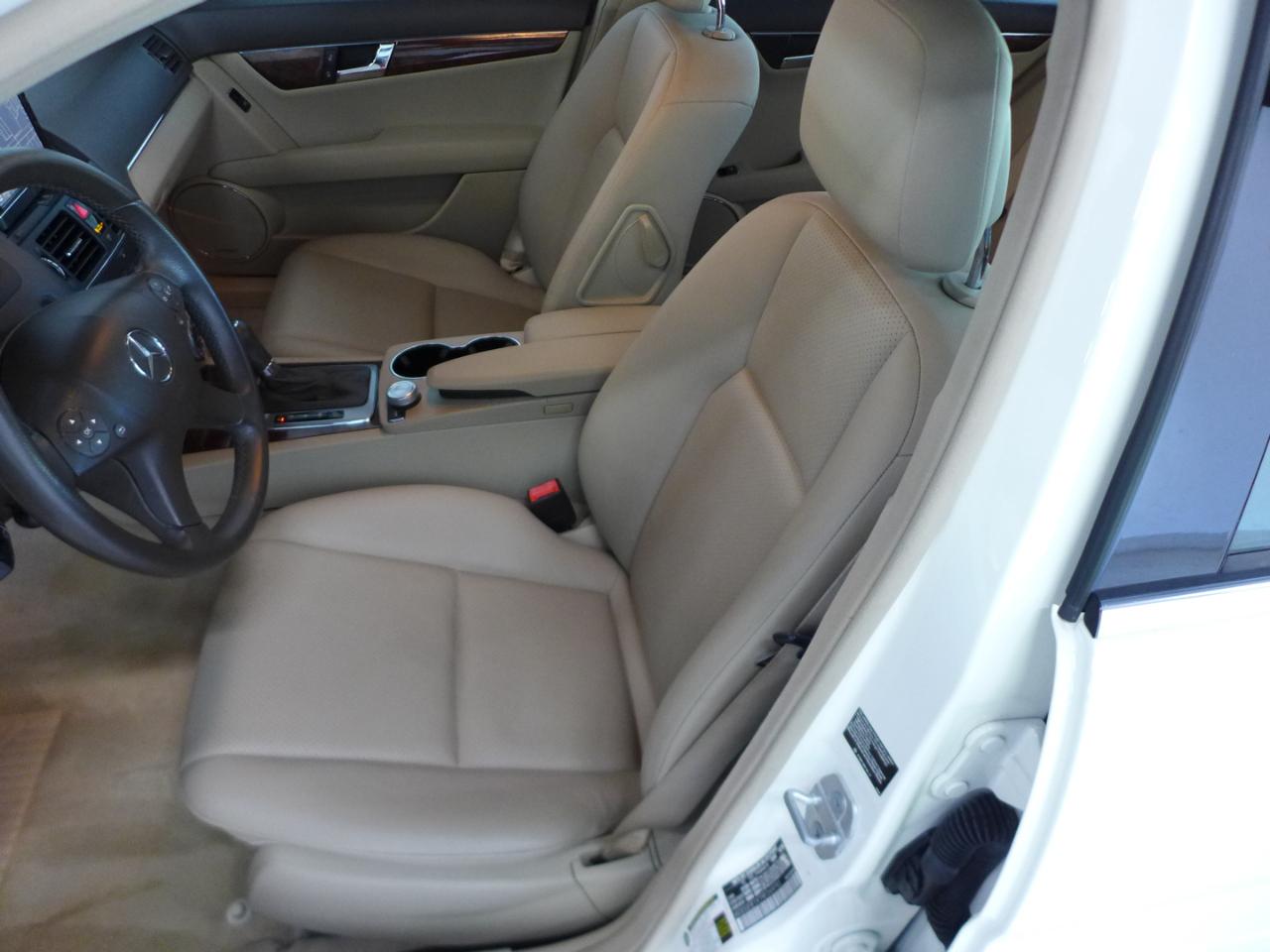 Mercedes-Benz C-Class C300 4MATIC Luxury Sedan 2009