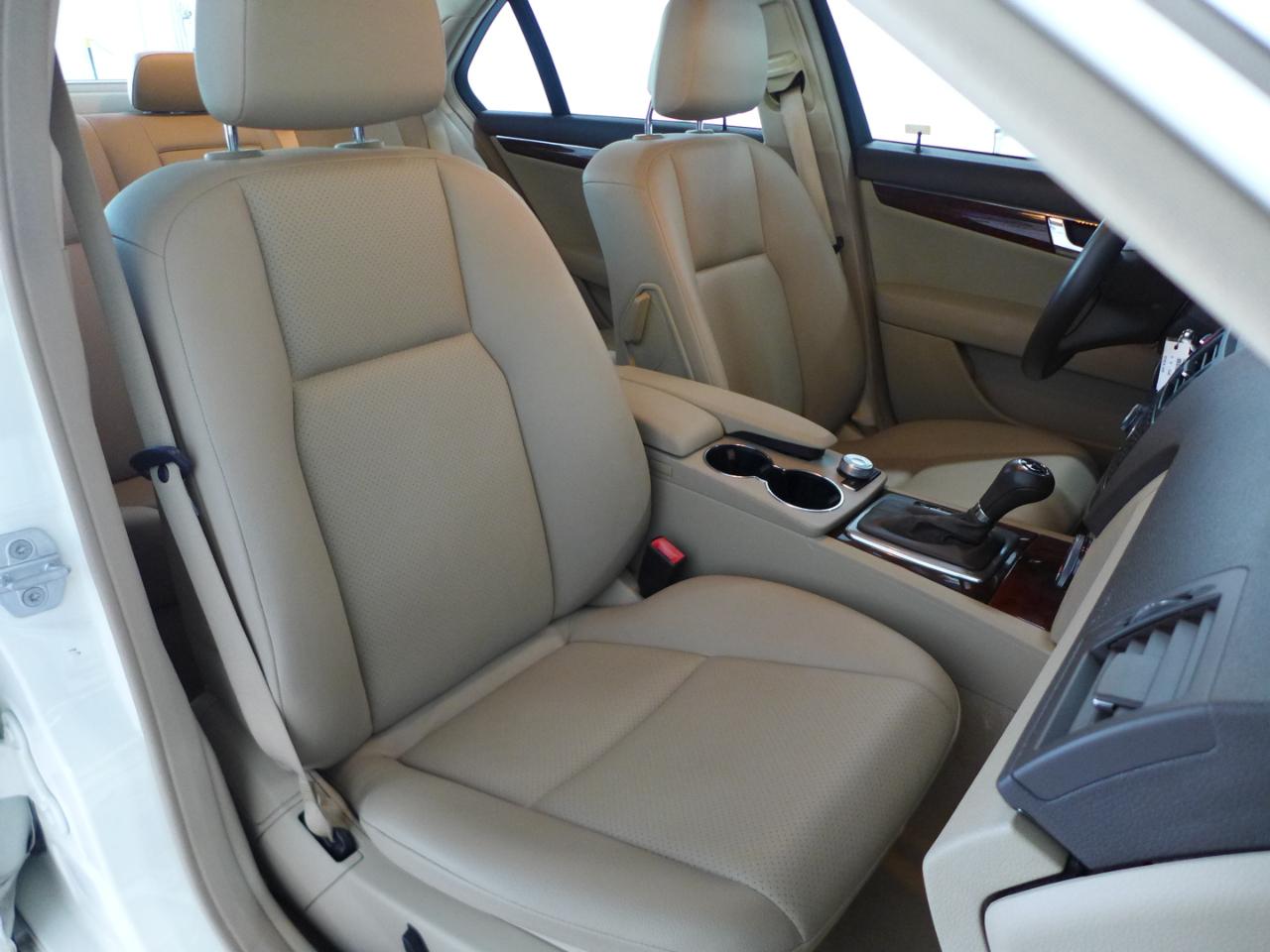 Mercedes-Benz C-Class C300 4MATIC Luxury Sedan 2009