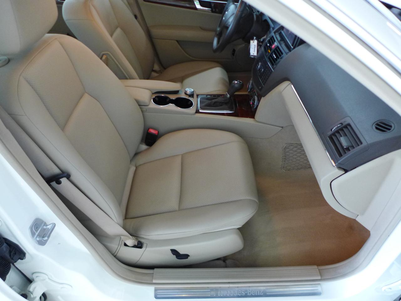 Mercedes-Benz C-Class C300 4MATIC Luxury Sedan 2009