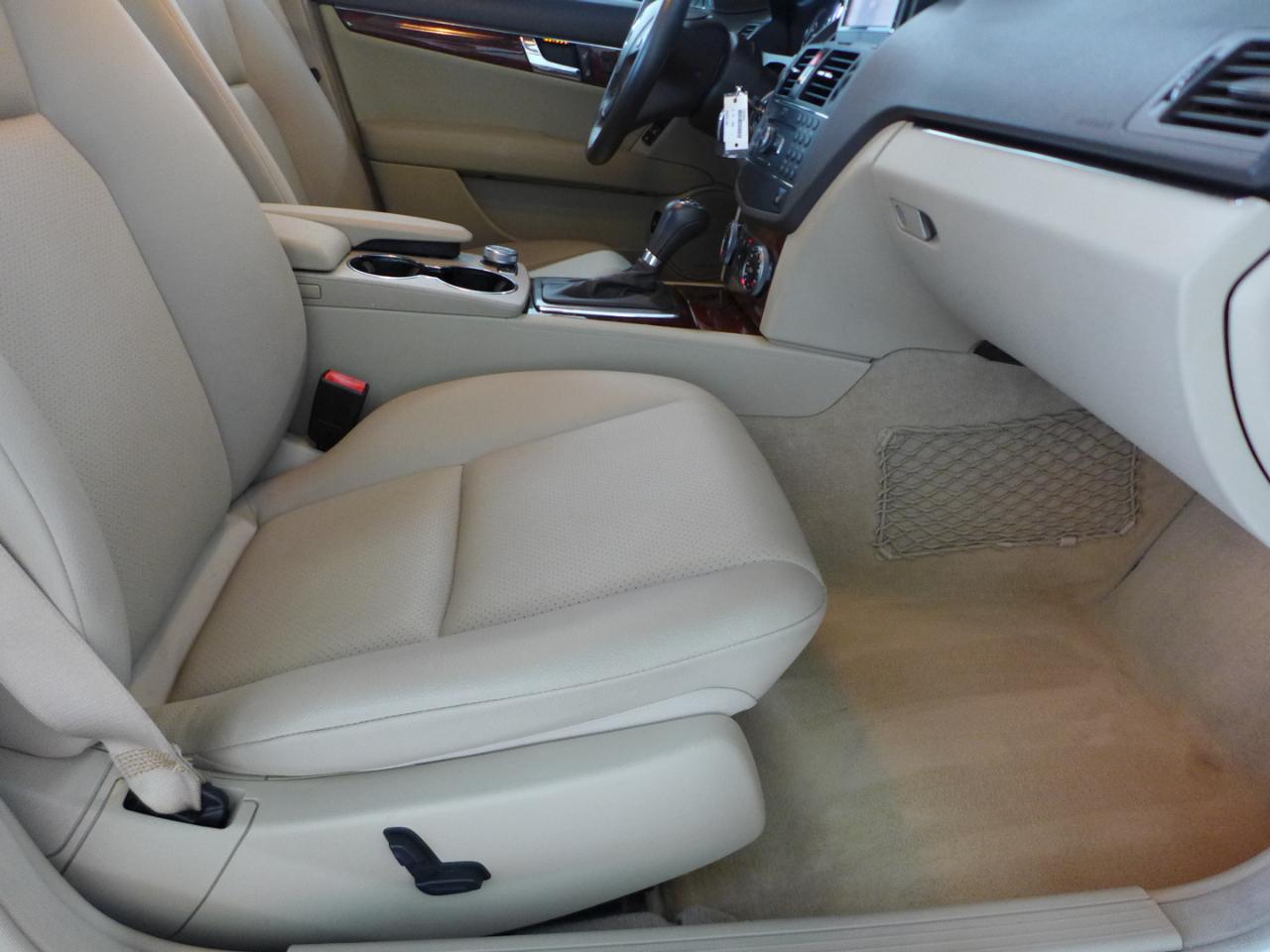 Mercedes-Benz C-Class C300 4MATIC Luxury Sedan 2009