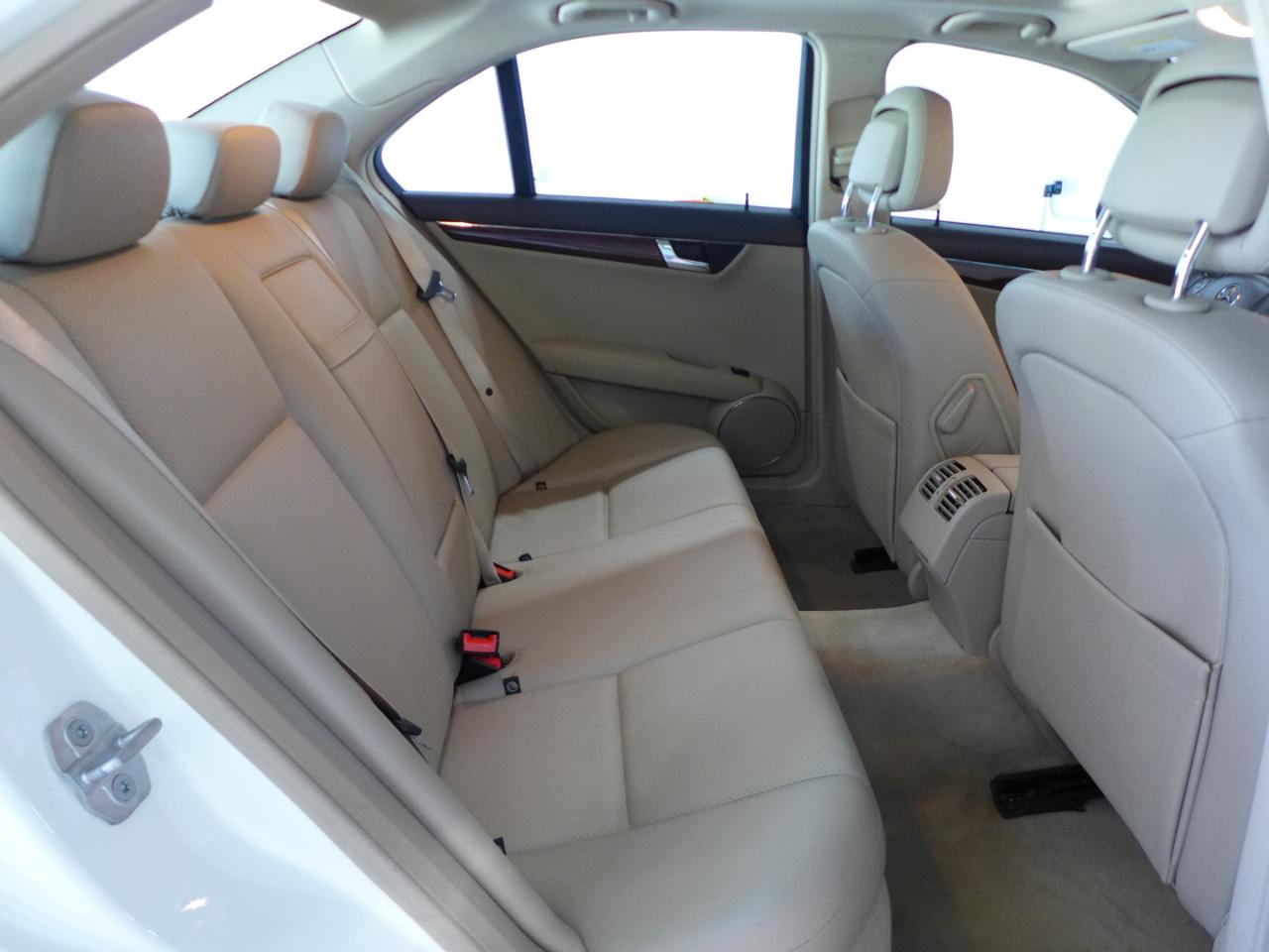 Mercedes-Benz C-Class C300 4MATIC Luxury Sedan 2009