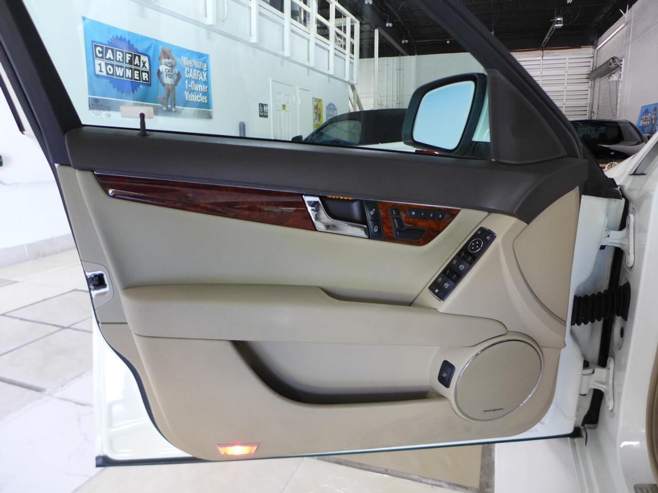 Mercedes-Benz C-Class C300 4MATIC Luxury Sedan 2009