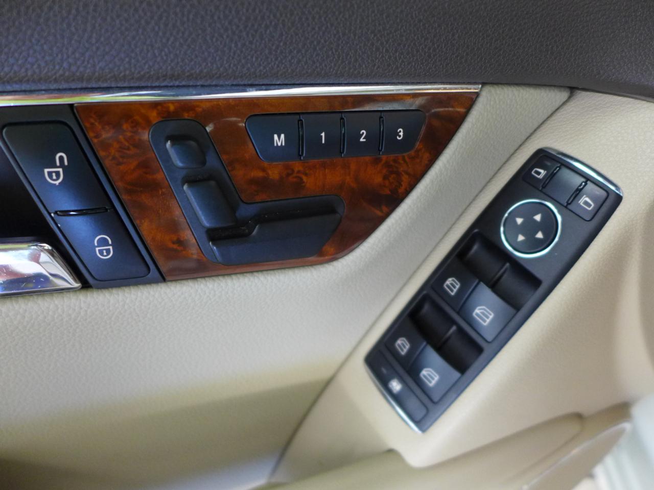 Mercedes-Benz C-Class C300 4MATIC Luxury Sedan 2009