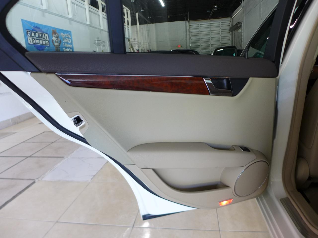 Mercedes-Benz C-Class C300 4MATIC Luxury Sedan 2009